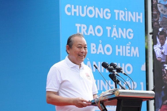 Còn nhiều phụ huynh chưa đội nón bảo hiểm cho con em ảnh 1