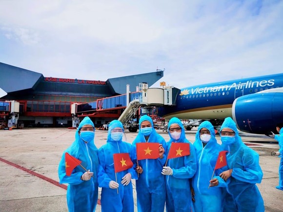 Đón hơn 500 công dân Việt Nam về nước ảnh 1