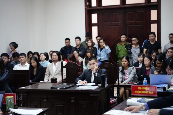 Đạo diễn Việt Tú, Công ty Tuần Châu, tranh chấp bản quyền, TinhHoa Bắc Bộ, Ngày Xưa ảnh 1