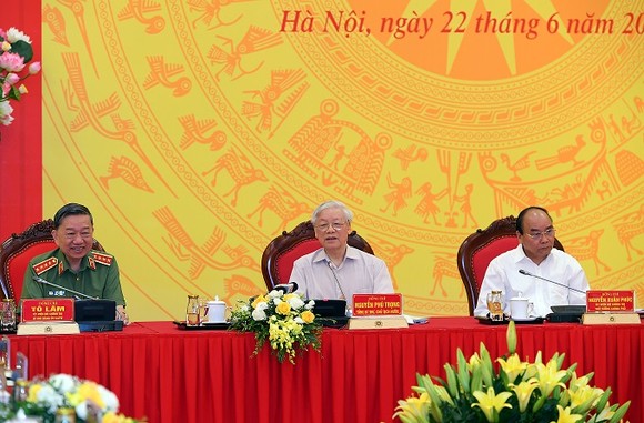 Không để những cán bộ, đảng viên vi phạm tiêu chuẩn chính trị, nguyên tắc, điều lệ Đảng cơ cấu vào cấp ủy ảnh 2