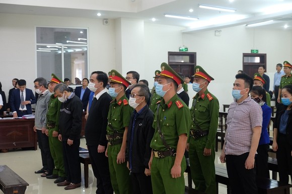 Các bị cáo khai, cho vay theo chỉ đạo của ông Trần Bắc Hà ảnh 1