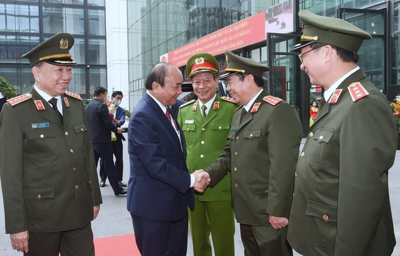 Bộ Công an khai trương 2 dự án quan trọng liên quan tới người dân ảnh 1