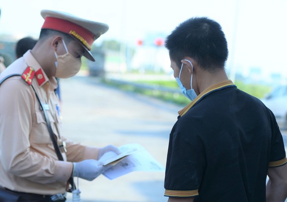 22 chốt kiểm soát dịch ở Hà Nội bắt đầu hoạt động, không xảy ra ùn ứ ảnh 5