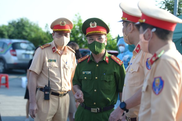 22 chốt kiểm soát dịch ở Hà Nội bắt đầu hoạt động, không xảy ra ùn ứ ảnh 9