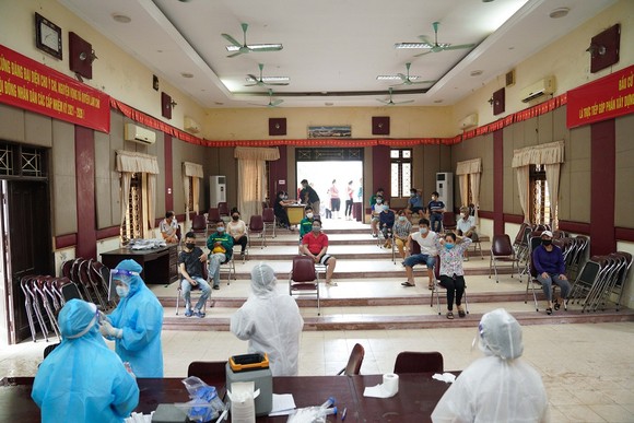 500 công nhân, tiểu thương phải xét nghiệm sàng lọc Covid-19 ảnh 9