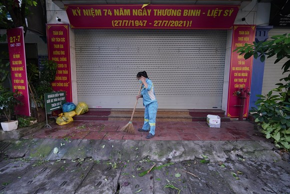 Nữ công nhân góp tiền mua rau giúp người khó khăn ảnh 17