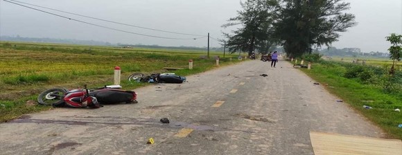 Tai nạn xe máy trong đêm Trung thu, 5 người chết và 3 người bị thương ảnh 1