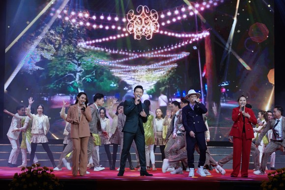 Chủ tịch nước Nguyễn Xuân Phúc: Báo chí tiên phong cung cấp kịp thời thông tin về dịch bệnh Covid-19 ảnh 3