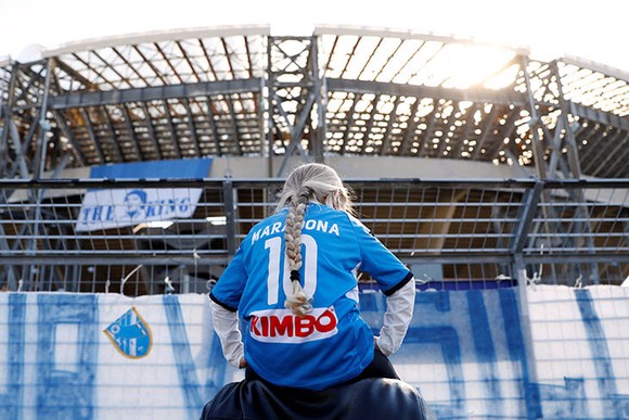 Thành Naples và CLB Napoli tiễn đưa Diego Maradona bằng sự kiện tưởng niệm đầy xúc động ảnh 11