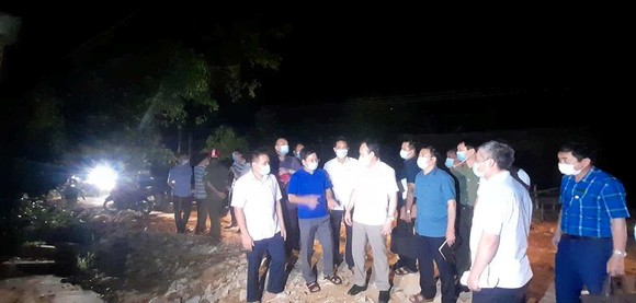 Thanh Hóa khẩn trương truy vết, khoanh vùng dập dịch sau khi xuất hiện ca nghi mắc Covid-19 ảnh 1