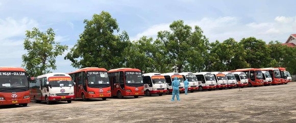 Thanh Hóa đón hơn 2.000 công dân từ tỉnh Bắc Giang về quê ảnh 1