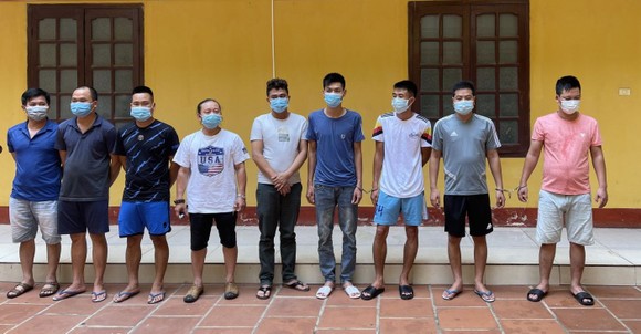 Phá đường dây cá độ bóng đá giao dịch hơn 2 tỷ đồng/ngày ảnh 1