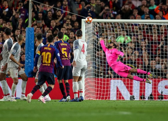 Thế giới trong cơn cuồng Lionel Messi - Balotelli: “Xin đừng so sánh Messi với số 7 của… Juventus” ảnh 4