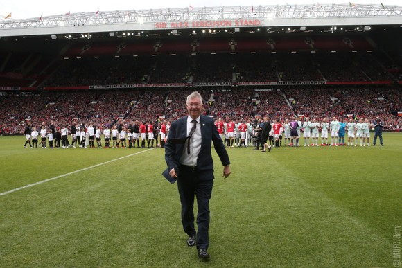 Đè bẹp Huyền thoại Bayern 5-0: Huyền thoại Manchester United được yêu cầu về đá… Premier League ảnh 2
