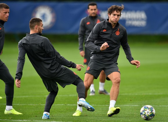 Chelsea tập luyện trước khi sang Pháp: Kante, Giroud và Zouma quay trở lại! ảnh 8