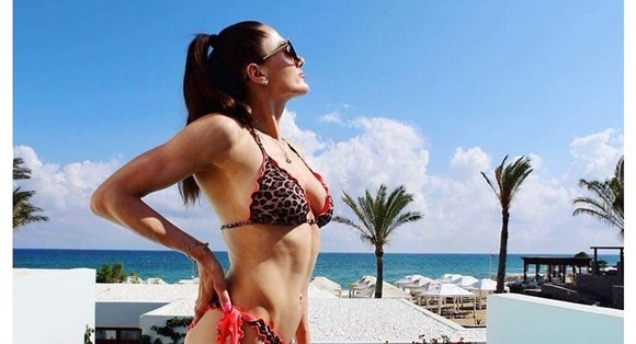 Quyền Anh: Hôn môi đối thủ, nữ võ sĩ sexy bị tát thẳng mặt, nhưng báo thù trên sàn đài ảnh 9