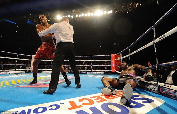 Trận Dillian Whyte vs Alexander Povetkin bị lu mờ bởi mối thâm thù giữa "Quái hiệp" và Anthony Joshua “cơ bắp” ảnh 4
