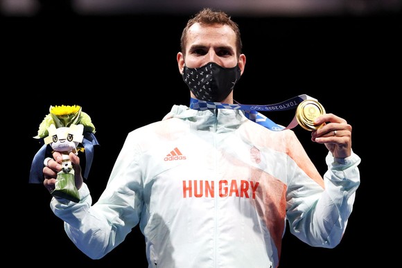 “Kiếm Vương” Áron Szilágyi: Xứng danh anh hùng với tấm HCV 3 kỳ Olympic liên tiếp ảnh 6