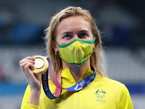 Đường đua xanh dậy sóng với hàng loạt cú sốc: Ariarne Titmus hạ bệ Katie Ledecky, Ahmed Hafnaoui bất ngờ thắng HCV ảnh 2