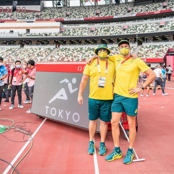 62 thành viên Đội tuyển điền kinh Australia phải cách ly vì VĐV nhảy sào Mỹ Sam Kendricks dương tính với Covid-19 ảnh 1