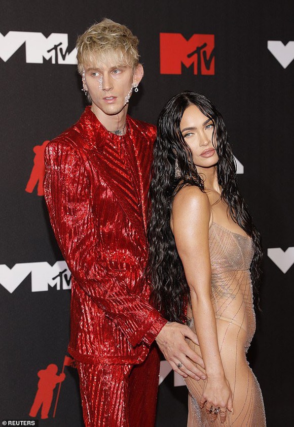 “Gã điên Ailen” Conor McGregor suýt choảng Machine Gun Kelly: Tôi chẳng biết hắn ta, ngoại trừ hắn đi cùng Megan Fox ảnh 3