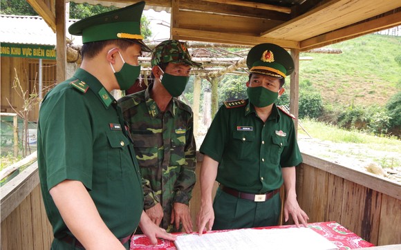 'Lá chắn thép' khép kín vùng biên ảnh 1
