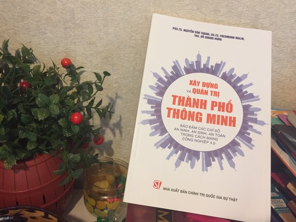 Tọa đàm sách về xây dựng và quản trị thành phố thông minh ảnh 2