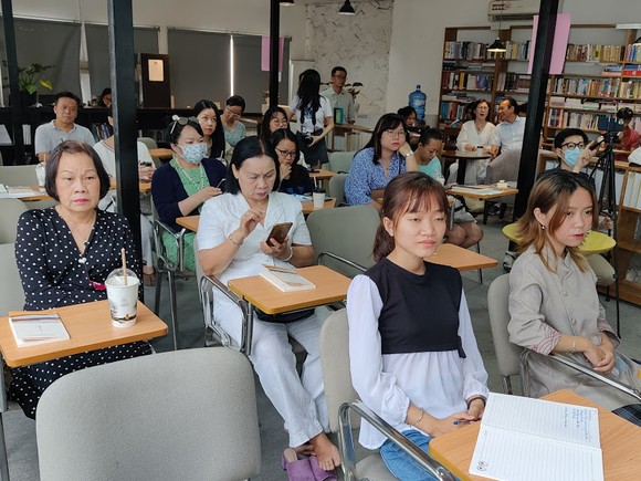 “Lụa”: Kiệt tác văn chương từ cuộc gặp gỡ giữa phương Tây và phương Đông ảnh 3