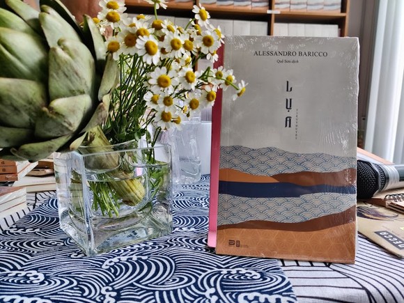 “Lụa”: Kiệt tác văn chương từ cuộc gặp gỡ giữa phương Tây và phương Đông ảnh 2