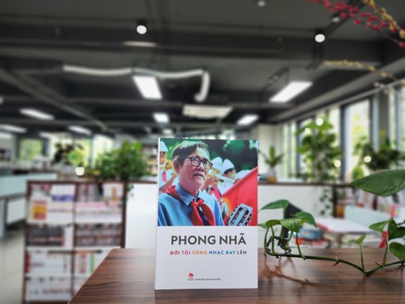 Ra mắt hồi ký, di cảo 'Đời tôi sóng nhạc bay lên' của nhạc sĩ Phong Nhã ảnh 1