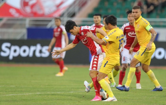 ‘Ông già gân’ tại V.League tắt điện trước Công Phượng ảnh 2