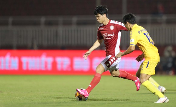 ‘Ông già gân’ tại V.League tắt điện trước Công Phượng ảnh 3
