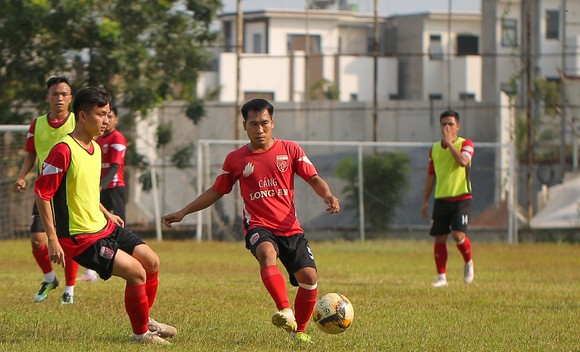 Anh Đức “nổ súng” trong ngày đầu gia nhập Đồng Tâm Long An ảnh 7