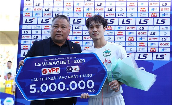  Tiền đạo Văn Toàn toả sáng trong ngày sinh nhật ảnh 2