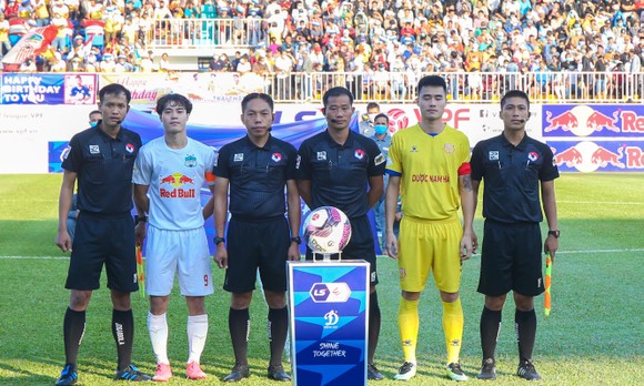  Tiền đạo Văn Toàn toả sáng trong ngày sinh nhật ảnh 3
