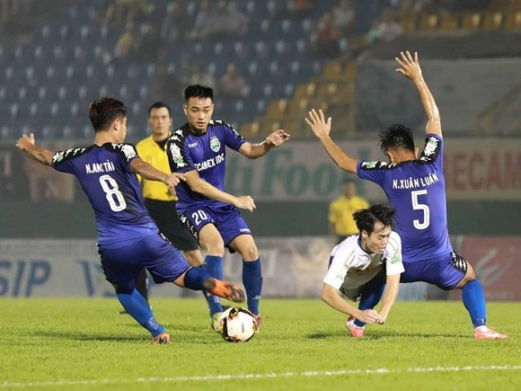 B.Bình Dương 4-1 HA.GL: Tiến Linh đạt danh hiệu "Vua phá lưới nội" ảnh 1