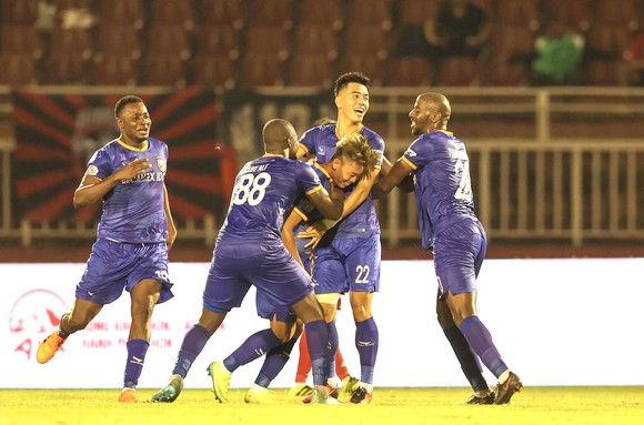 CLB TPHCM chỉ giành được 1 điểm trong ngày chia tay V-League 2020 ảnh 1
