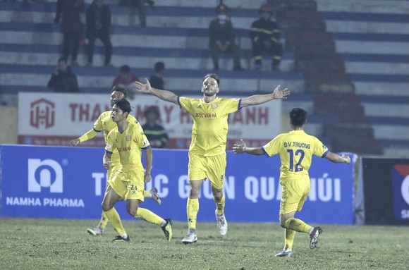 Khai cuộc LS V-League 2021: Nam Định tạo địa chấn trước Hà Nội ảnh 2