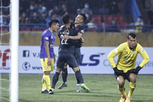 LS V-League 2021: Becamex Bình Dương đưa Hà Nội xuống vị trí 'đội sổ' ảnh 1