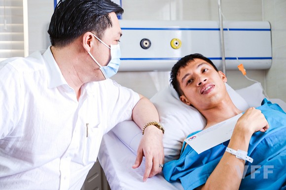 Những vị khách đặc biệt vào thăm Đỗ Hùng Dũng ảnh 1
