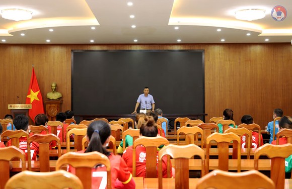Lãnh dạo VFF gặp mặt, giao nhiệm vụ cho đội nữ Việt Nam ảnh 1
