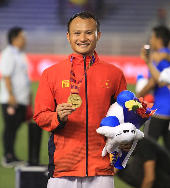 Quả bóng đồng Việt Nam 2019 Nguyễn Trọng Hoàng tiếp sức cùng tuyến đầu ảnh 1