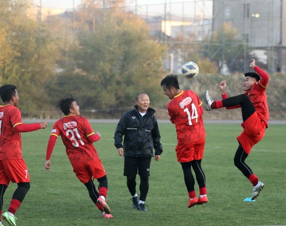 Vòng loại U23 châu Á 2022: Vì sao các đội không được tập làm quen sân thi đấu? ảnh 1