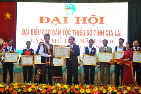 Phó Thủ tướng Trương Hòa Bình: Cần quan tâm bảo tồn, phát huy văn hóa đặc sắc của mỗi dân tộc ảnh 3