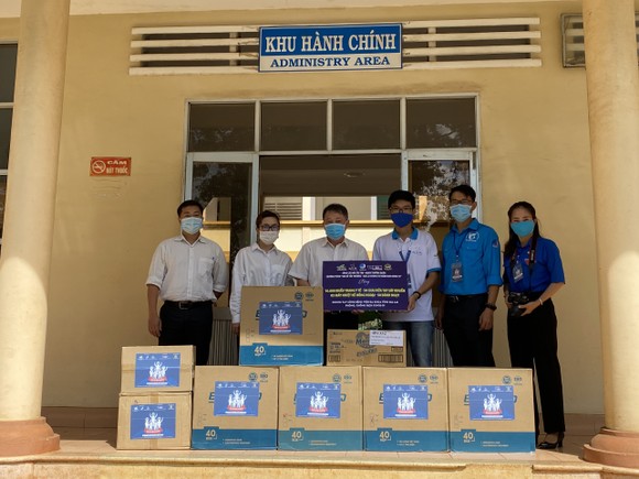 Gia Lai: Hỗ trợ vật dụng phòng chống dịch Covid-19 cho các đơn vị phòng chống dịch ảnh 2