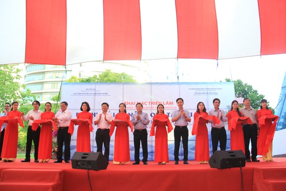 Hơn 200 tài liệu tại triển lãm 'Đô thị biển Đà Nẵng qua tài liệu lưu trữ' ảnh 2