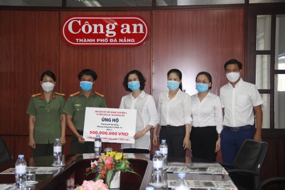 500 triệu đồng ủng hộ các lực lượng tuyến đầu chống dịch ảnh 1