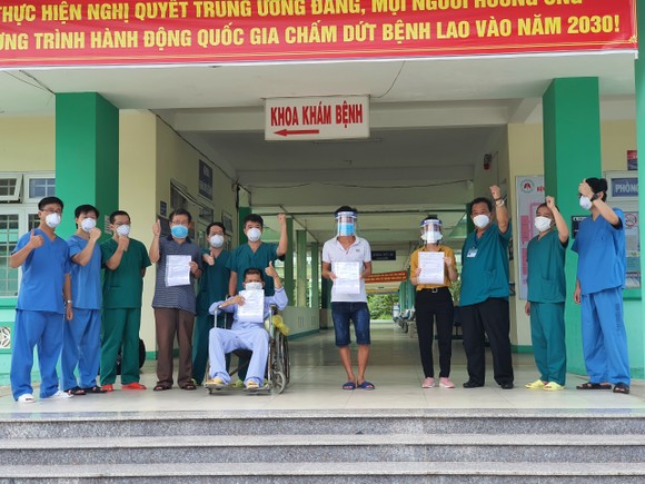 Bệnh nhân mắc Covid-19 thứ 582 có bệnh lý nền được xuất viện ảnh 1