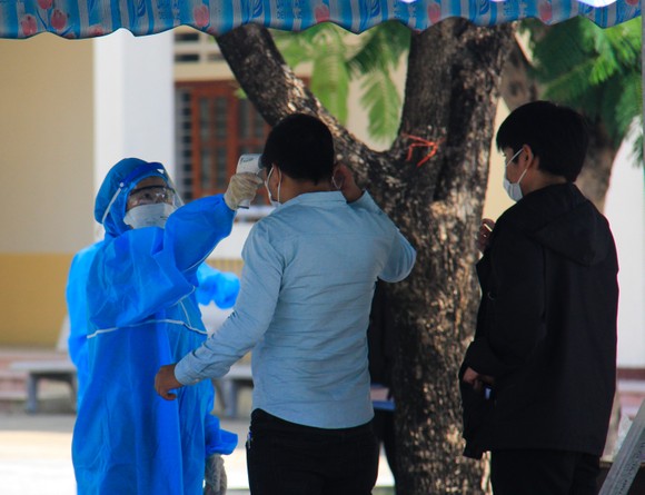 Gần 11.400 thí sinh Đà Nẵng, Quảng Ngãi hoàn thành môn thi đầu tiên kỳ thi tốt nghiệp THPT đợt 2 ảnh 5