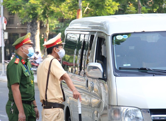 Gần 11.400 thí sinh Đà Nẵng, Quảng Ngãi hoàn thành môn thi đầu tiên kỳ thi tốt nghiệp THPT đợt 2 ảnh 8